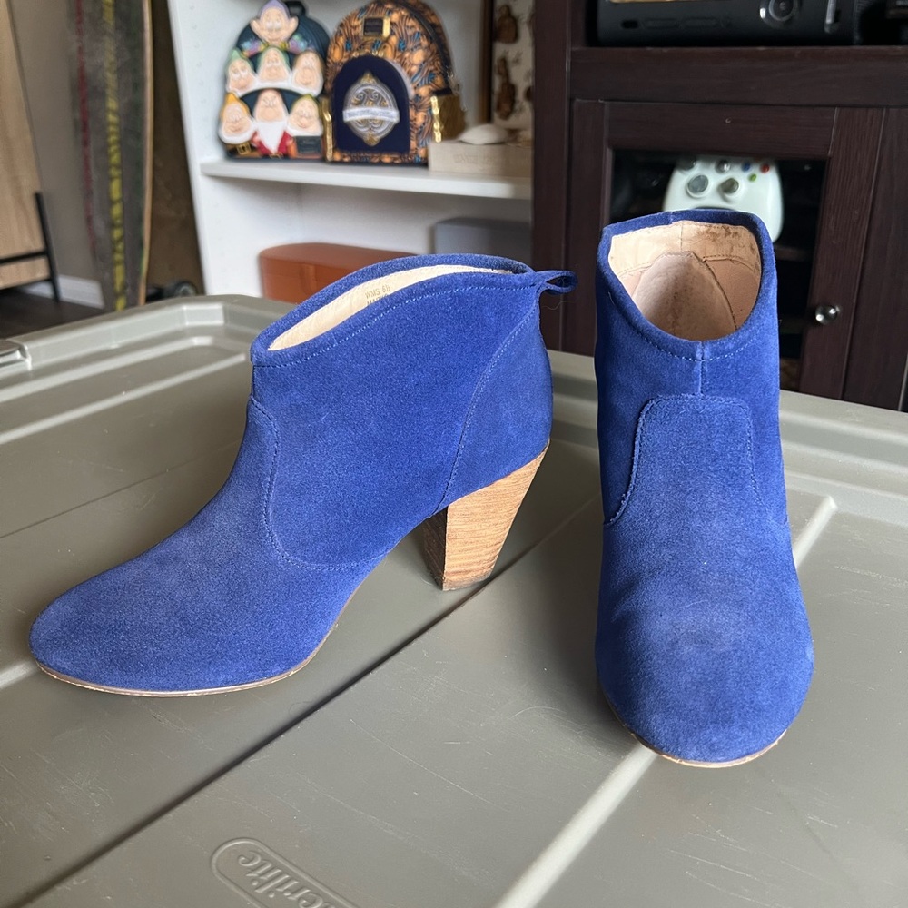 Like New Report Royal Blue Suede Ankle Booties